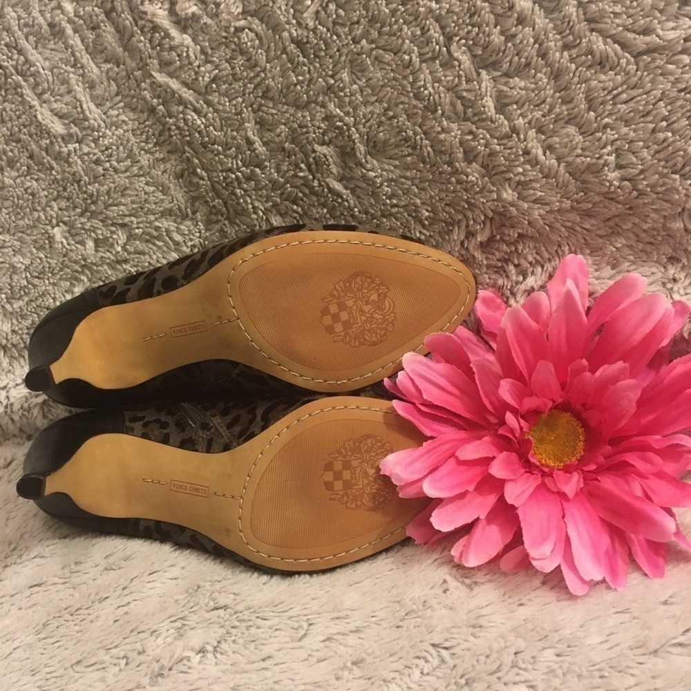 Vince Camuto Animal Print Calf hair Booties Sz 8 - Picture 12 of 13